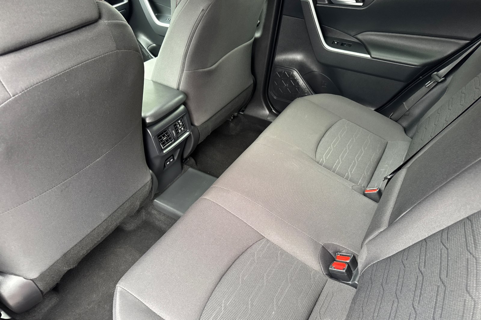 Used 2022 Toyota RAV4 SE w/ Weather & Moonroof Package AWD/4WD image 14