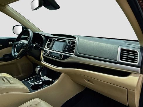 Used 2018 Toyota Highlander XLE FWD image 33