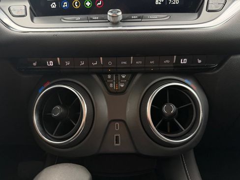Used 2025 Chevrolet Blazer LT FWD image 20