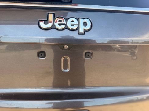 Used 2018 Jeep Compass Latitude w/ Popular Equipment Group AWD/4WD image 18