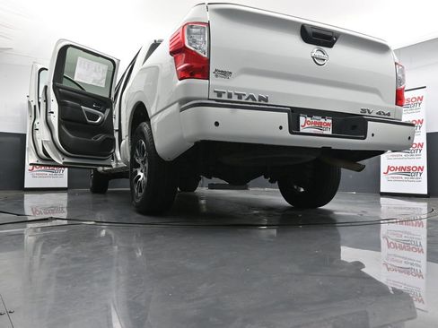 Used 2022 Nissan Titan SV image 44
