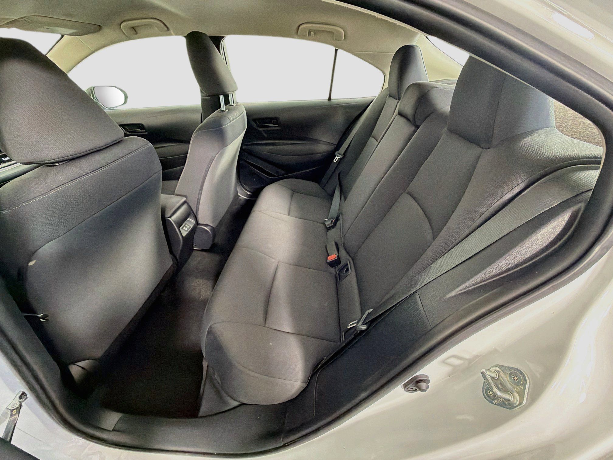 Used 2025 Toyota Corolla LE FWD image 27