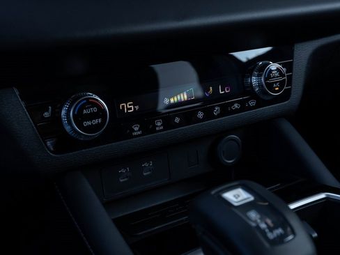 Used 2025 Mitsubishi Outlander SE image 26