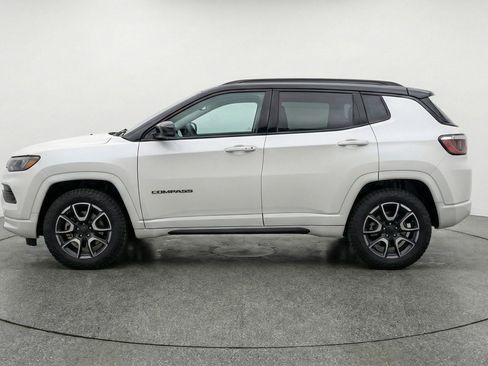 Used 2025 Jeep Compass Trailhawk image 5