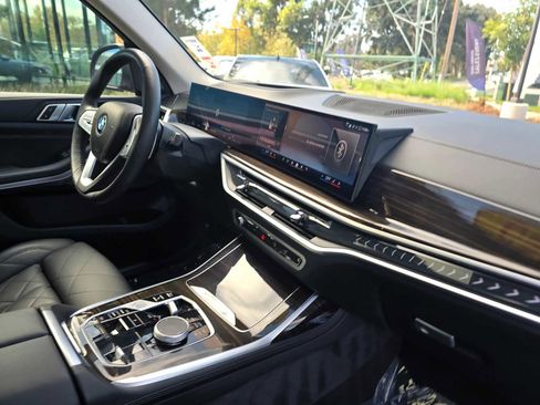 Used 2024 BMW X7 xDrive40i image 12