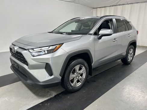 Used 2022 Toyota RAV4 XLE w/ Convenience Package image 5