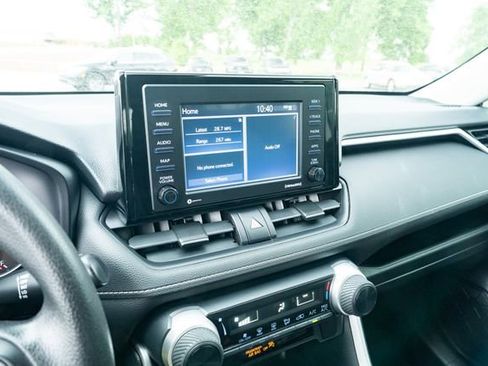 Used 2020 Toyota RAV4 LE FWD image 21