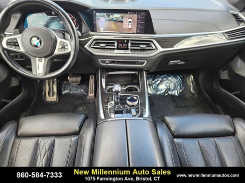 Used 2021 BMW X7 M50i image 13