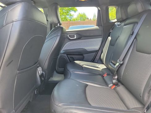 Used 2024 Jeep Compass Latitude AWD/4WD image 14