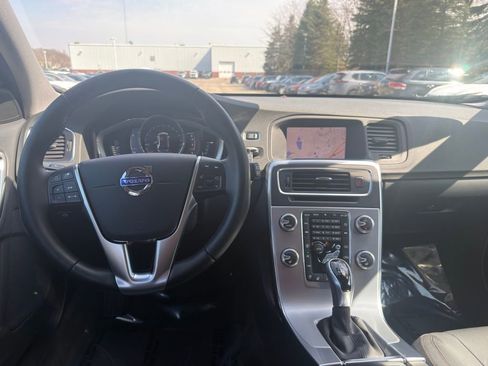 Used 2017 Volvo V60 T5 Cross Country w/ Technology Package image 16