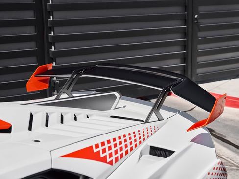 Used 2024 Lamborghini Huracan STO image 15