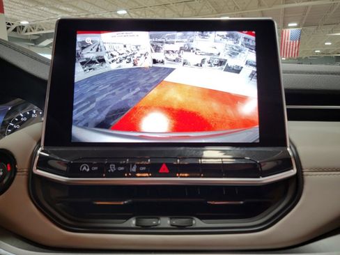 Used 2023 Jeep Compass Limited image 27