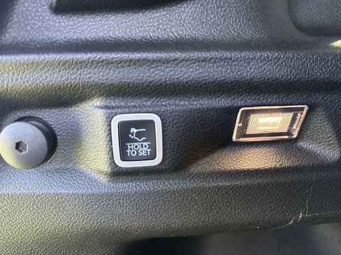 Used 2023 Jeep Grand Cherokee L Limited AWD/4WD image 18