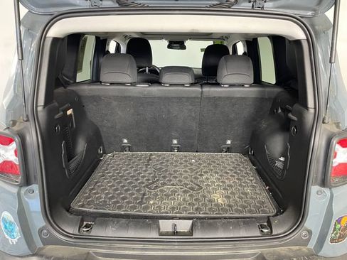 Used 2018 Jeep Renegade Altitude AWD/4WD image 16