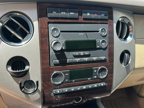 Used 2013 Ford Expedition XLT RWD image 18