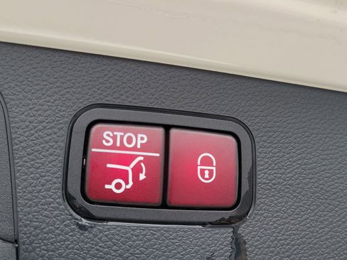 Certified 2022 Mercedes-Benz GLC 300 image 9