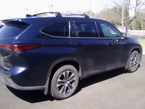 Used 2022 Toyota Highlander XLE image 7