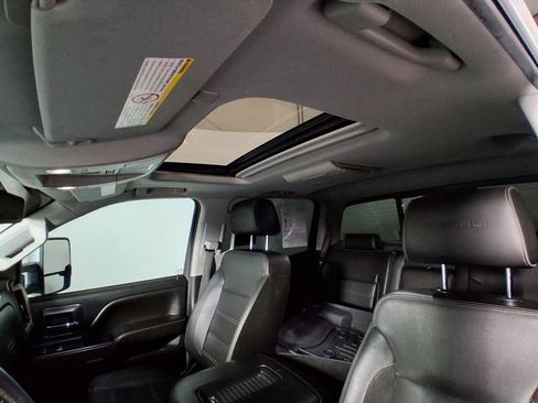 Used 2018 GMC Sierra 2500 Denali w/ Duramax Plus Package AWD/4WD image 11