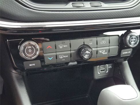 New 2026 Jeep Compass Latitude image 29