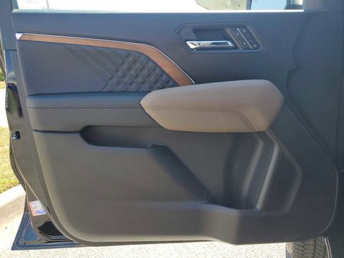 New 2026 GMC Canyon Denali w/ LPO, Denali Black Edition image 15