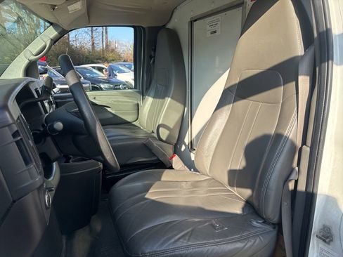 Used 2010 Chevrolet Express 3500 Extended image 6