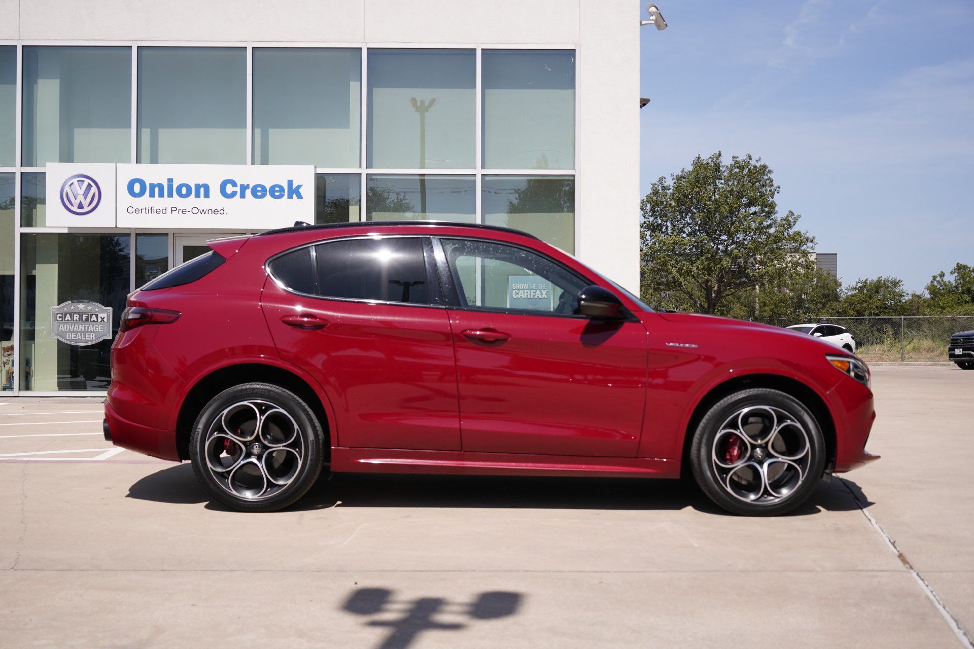 Used 2023 Alfa Romeo Stelvio Veloce AWD/4WD image 4