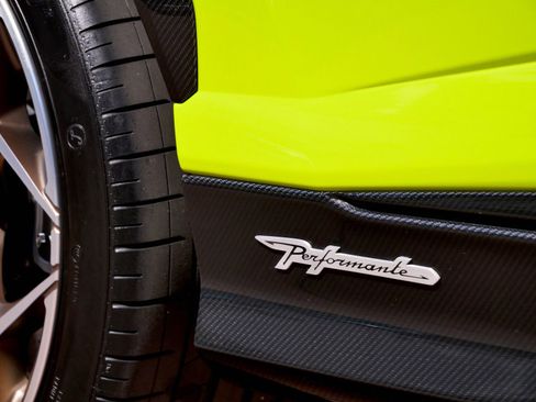 Used 2024 Lamborghini Urus Performante AWD/4WD image 22