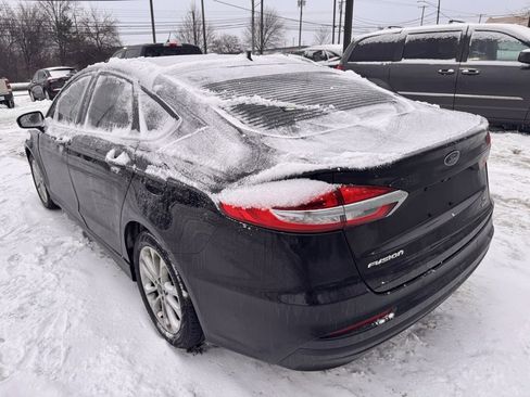 Used 2020 Ford Fusion SE image 3
