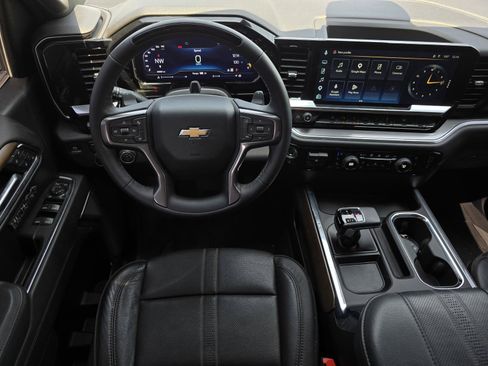 Used 2025 Chevrolet Silverado 1500 High Country AWD/4WD image 13