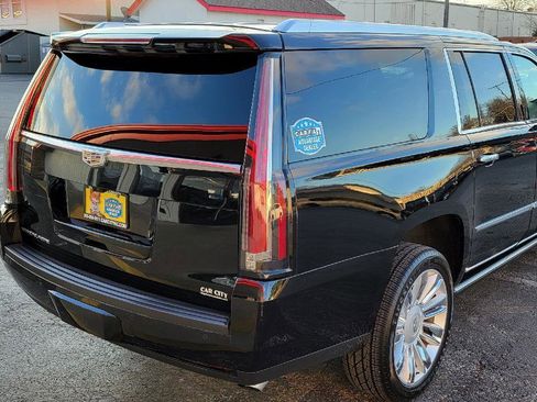 Used 2017 Cadillac Escalade ESV Platinum image 35