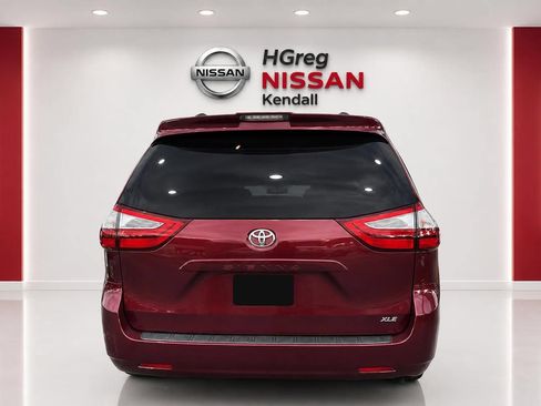 Used 2018 Toyota Sienna XLE w/ XLE Navigation Package FWD image 6