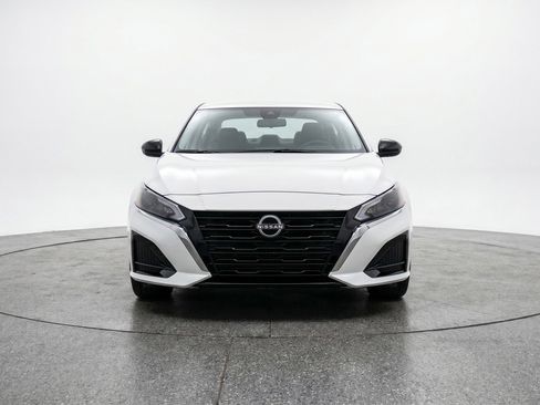 Used 2025 Nissan Altima 2.5 SV FWD image 1