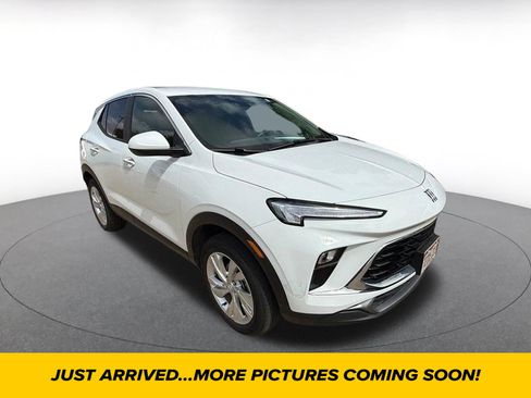 Used 2025 Buick Encore GX Preferred AWD/4WD image 1
