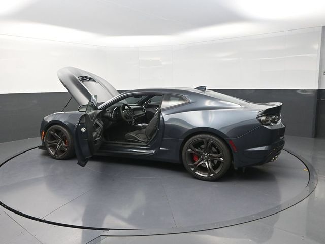 Used 2020 Chevrolet Camaro SS RWD image 40