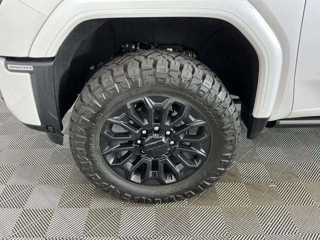 Used 2024 GMC Sierra 3500 Denali Ultimate AWD/4WD image 32
