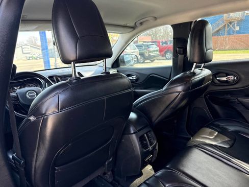 Used 2019 Jeep Cherokee Latitude Plus image 26