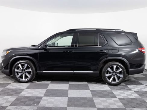Used 2023 Honda Pilot Touring image 3
