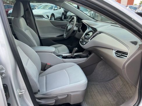 Used 2017 Chevrolet Malibu LT FWD image 24