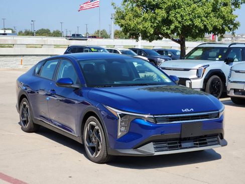 Certified 2025 Kia K4 EX image 2
