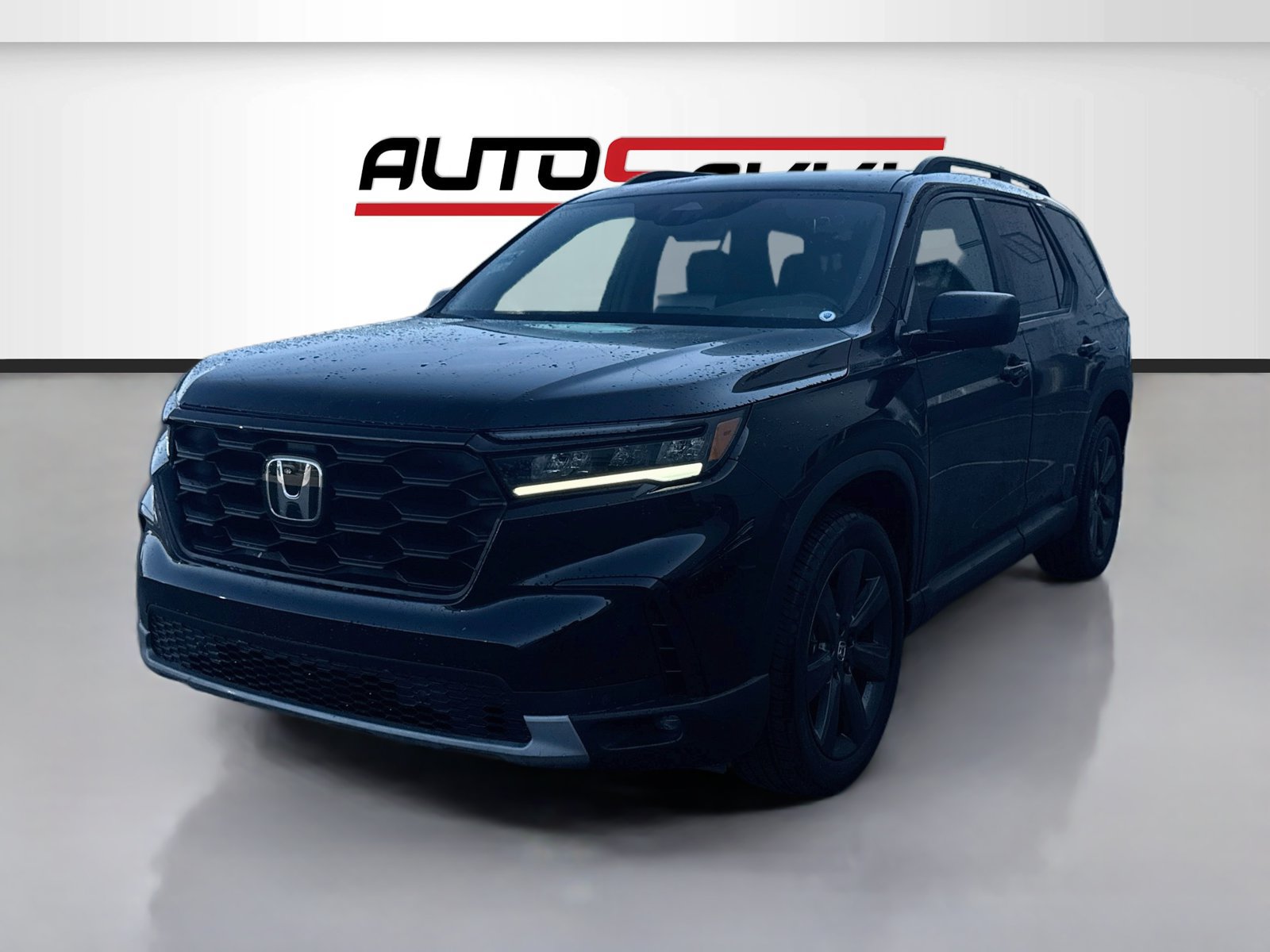 Used 2025 Honda Pilot Sport image 3