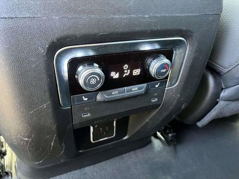 Used 2025 GMC Yukon XL Denali AWD/4WD image 25