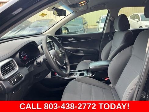 Used 2019 Kia Sorento FWD image 7