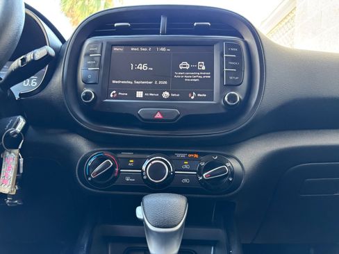 Used 2025 Kia Soul LX w/ LX Technology Package FWD image 16