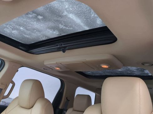 Used 2012 GMC Acadia SLT image 18