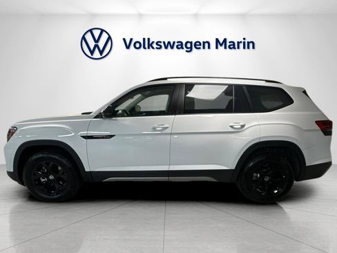 New 2025 Volkswagen Atlas Peak Edition SE image 2