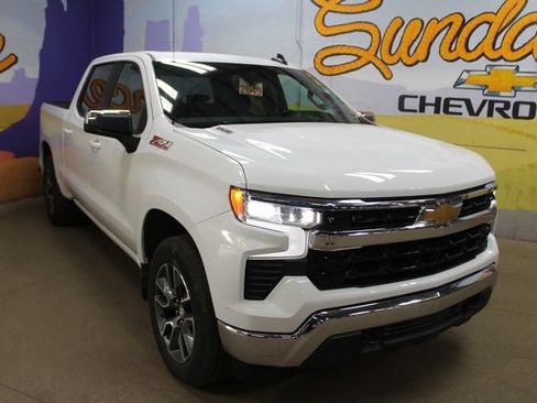 Used 2024 Chevrolet Silverado 1500 LT AWD/4WD image 2