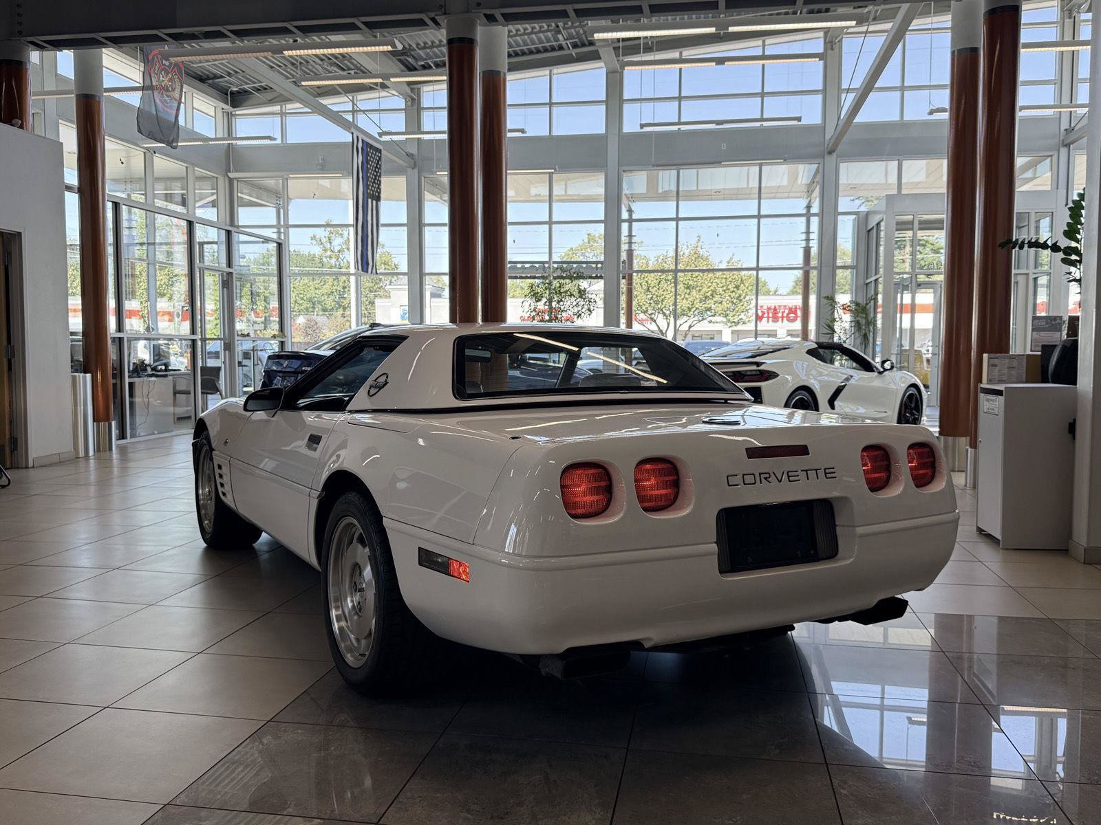 Used 1993 Chevrolet Corvette Convertible RWD image 8