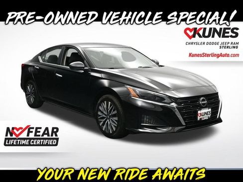 Used 2024 Nissan Altima 2.5 SV AWD/4WD image 1