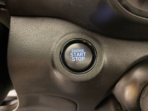 Used 2025 Hyundai Venue SEL FWD image 28