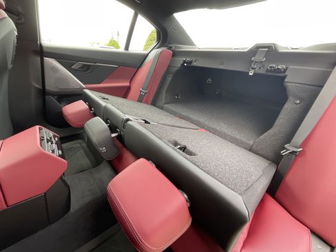 New 2026 BMW i5 eDrive40 w/ M Sport Package RWD image 31